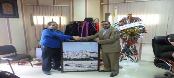 رئيس البلدية يزور جامعة  فلسطين