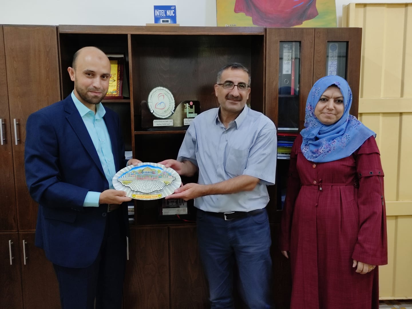 رئيس بلدية الزهراء أ.مروان حمد يبحث سبل التعاون المشترك مع جمعية عائشة لحماية المرأة والطفل.