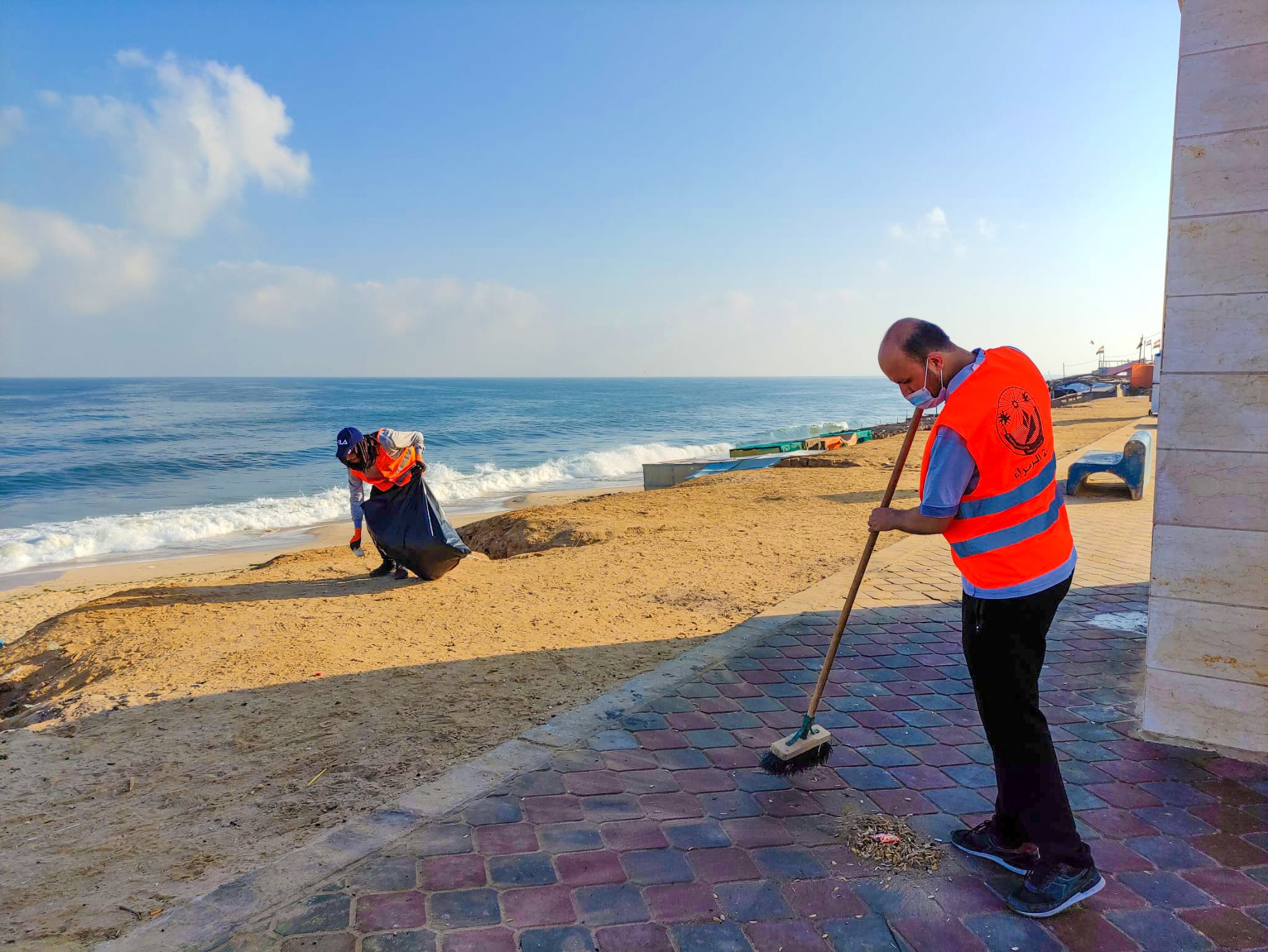 رئيس بلدية الزهراء أ.مروان حمد يشارك صنّاع الجمال جهودهم للحفاظ على نظافة المدينة ومظهرها الحضاري.