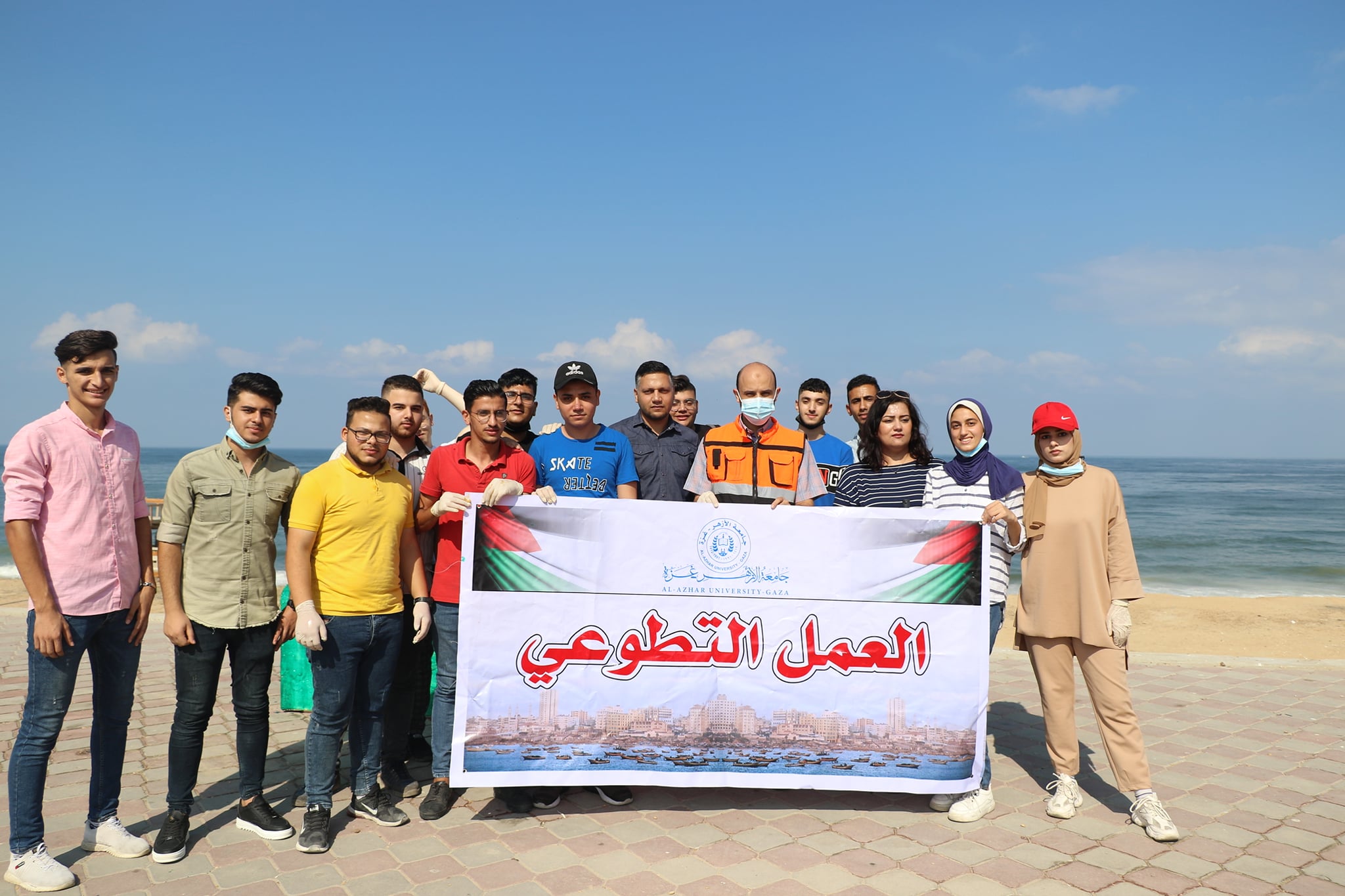 بمشاركة رئيس بلدية الزهراء: انطلاق حملة تلوين كراسي الكورنيش